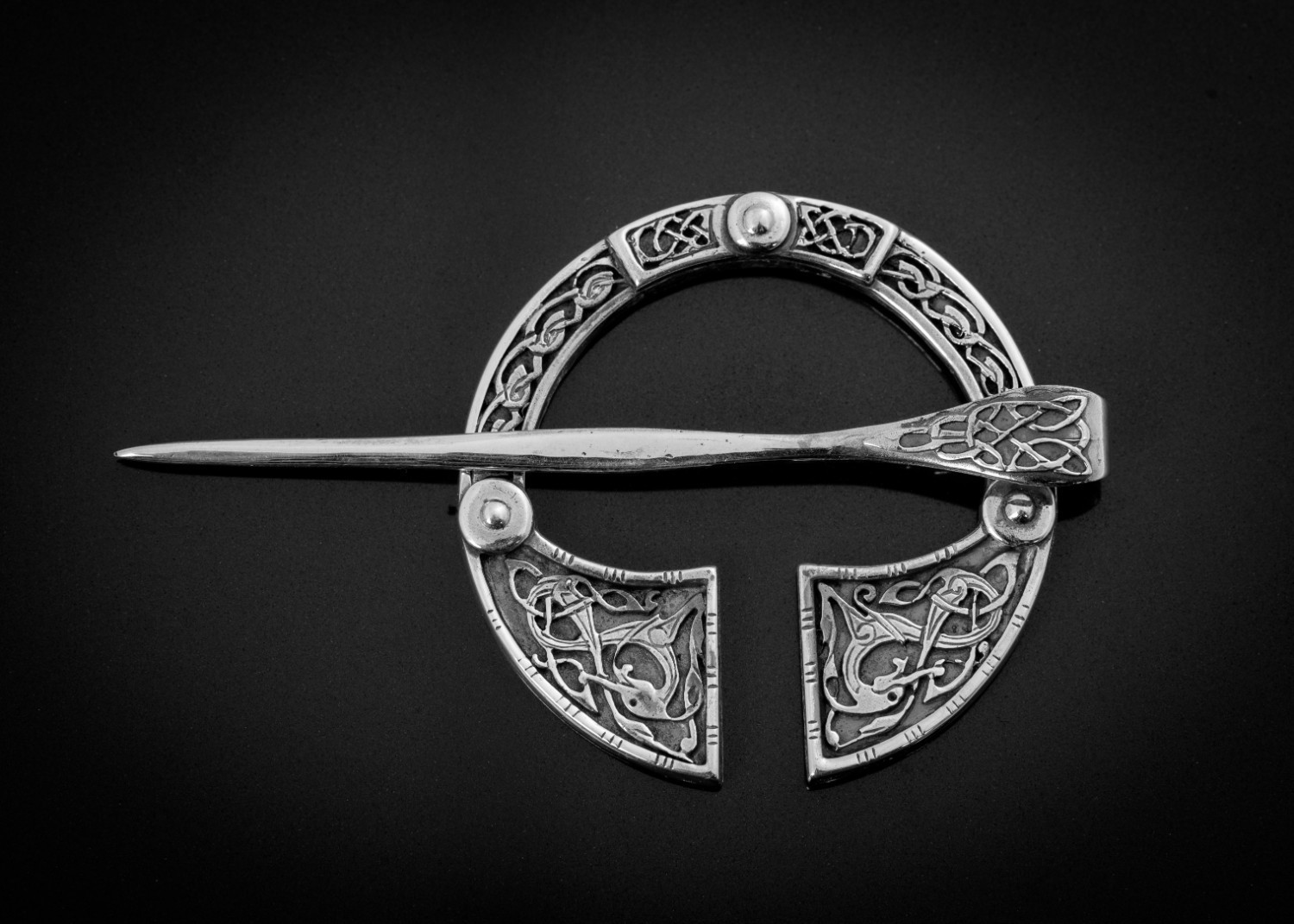 Penannular Brooch (Silver)